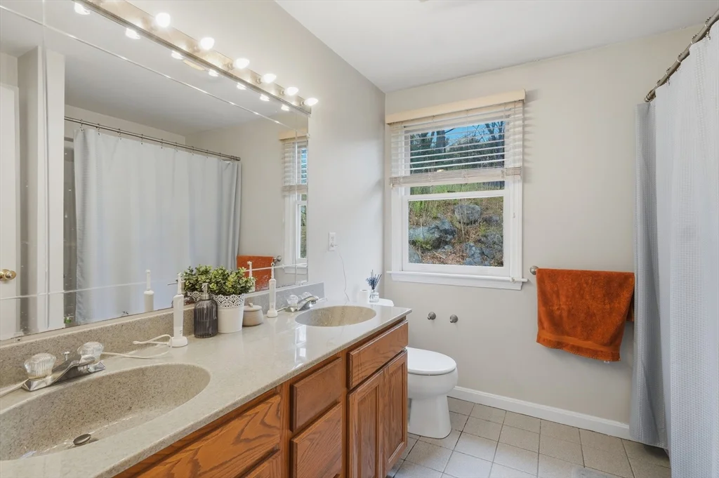 4 bed, 2 bath apartment for rent at 11 Roseanna Park Dr, Waltham — photo 32 of 37