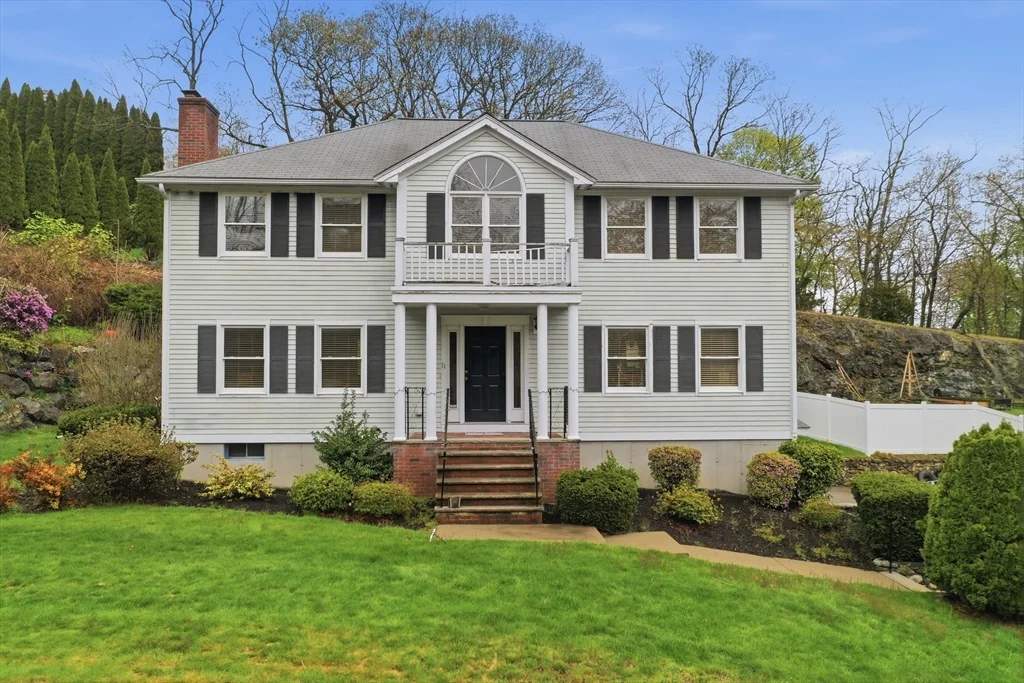 4 bed, 2 bath apartment for rent at 11 Roseanna Park Dr, Waltham — photo 1 of 37