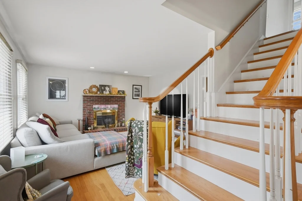 4 bed, 2 bath apartment for rent at 11 Roseanna Park Dr, Waltham — photo 18 of 37