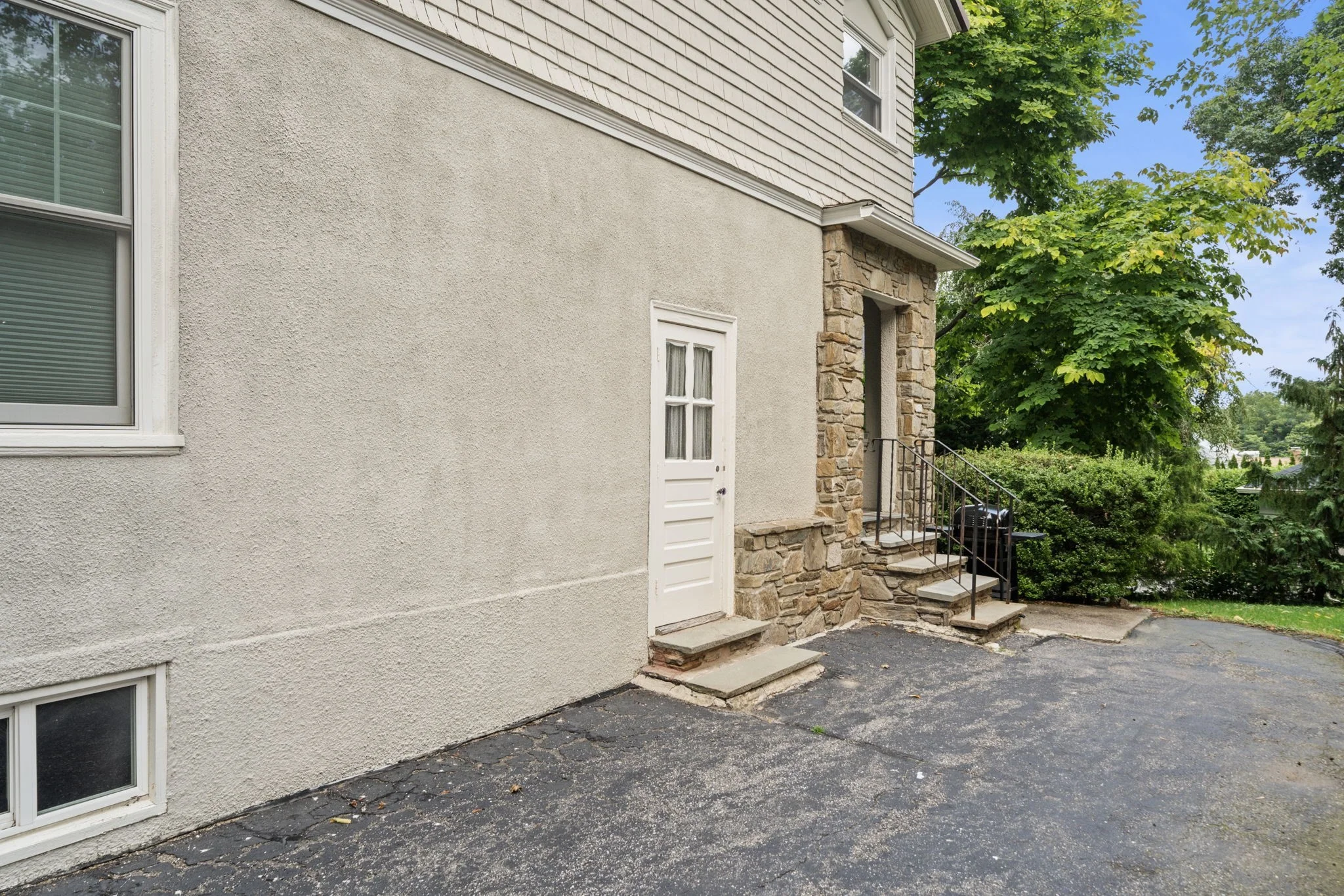 2 bed, 1 bath apartment for rent at 11 Roseland Rd Unit 1, Worcester — photo 6 of 23