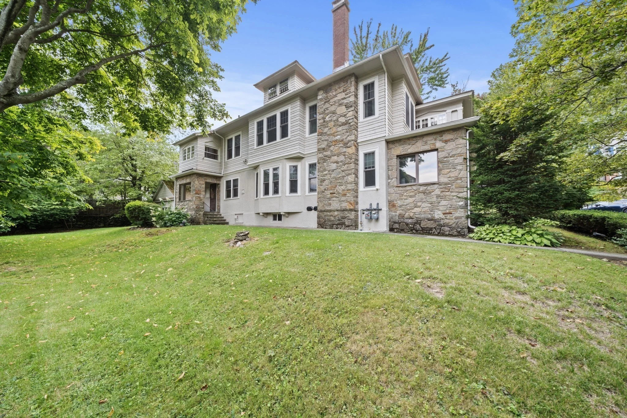 2 bed, 1 bath apartment for rent at 11 Roseland Rd Unit 2, Worcester