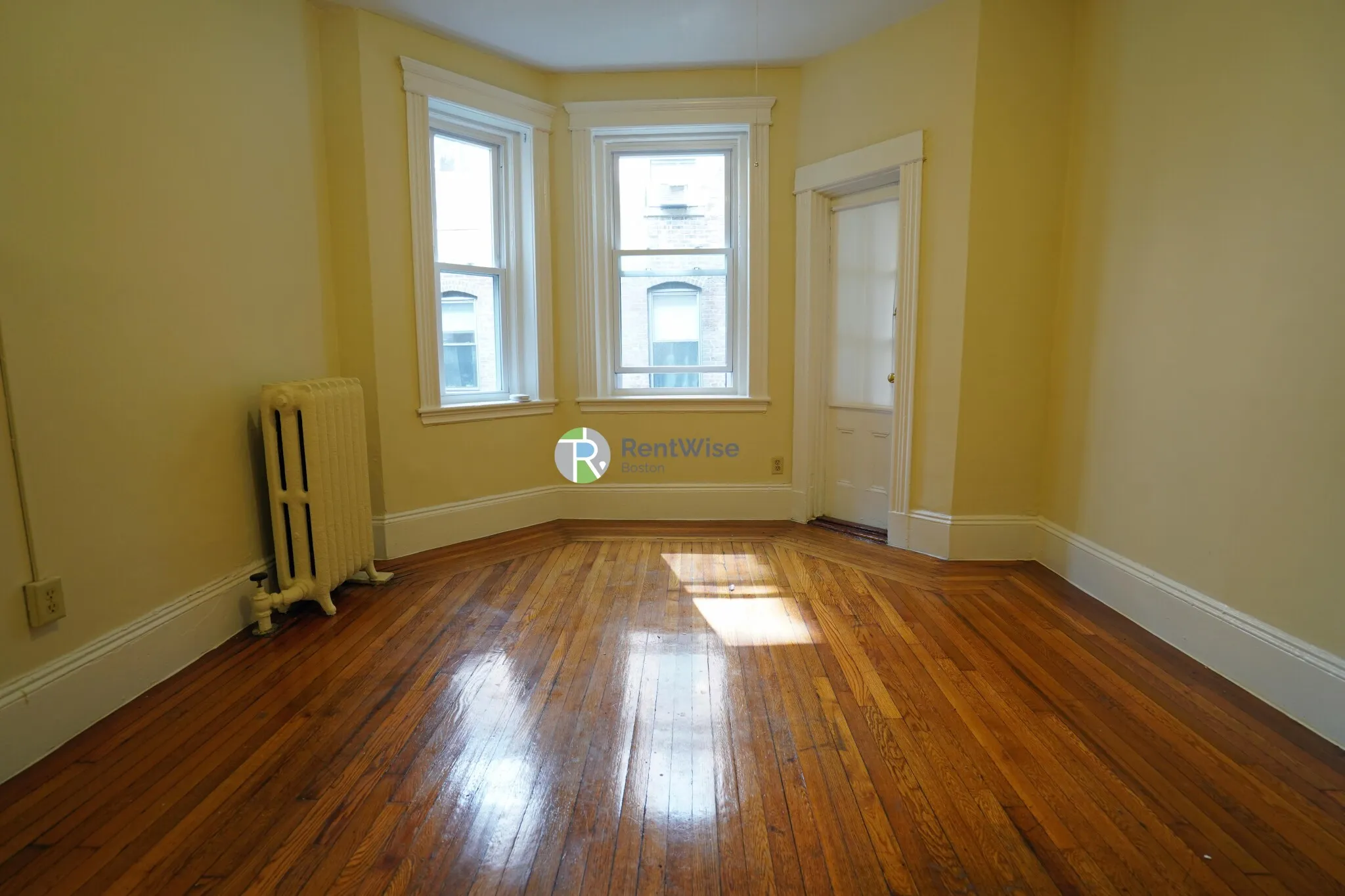 Studio bed, 1 bath apartment for rent at 11 Royce Rd Unit 12, Brighton — photo 1 of 12