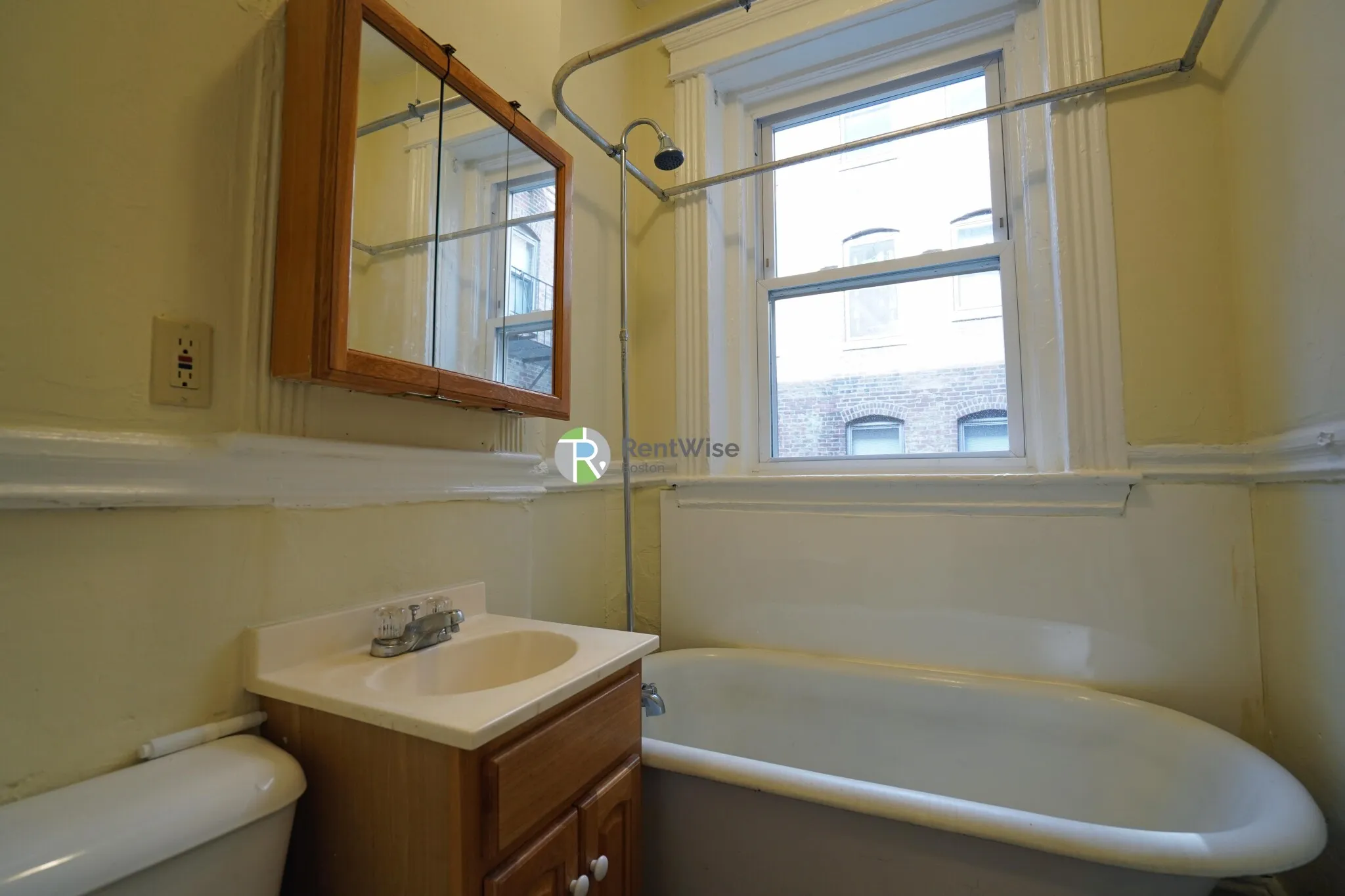 Studio bed, 1 bath apartment for rent at 11 Royce Rd Unit 12, Brighton — photo 7 of 12