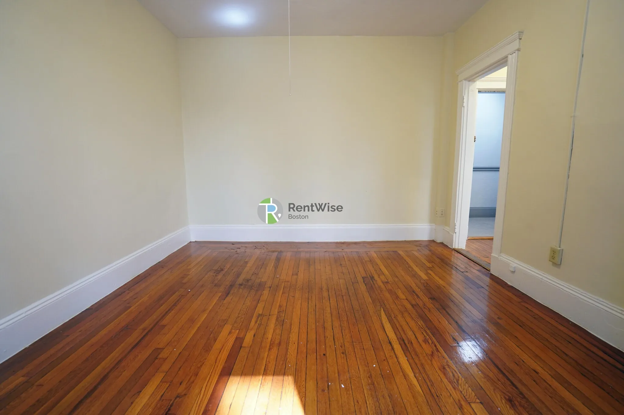 Studio bed, 1 bath apartment for rent at 11 Royce Rd Unit 12, Brighton — photo 3 of 12