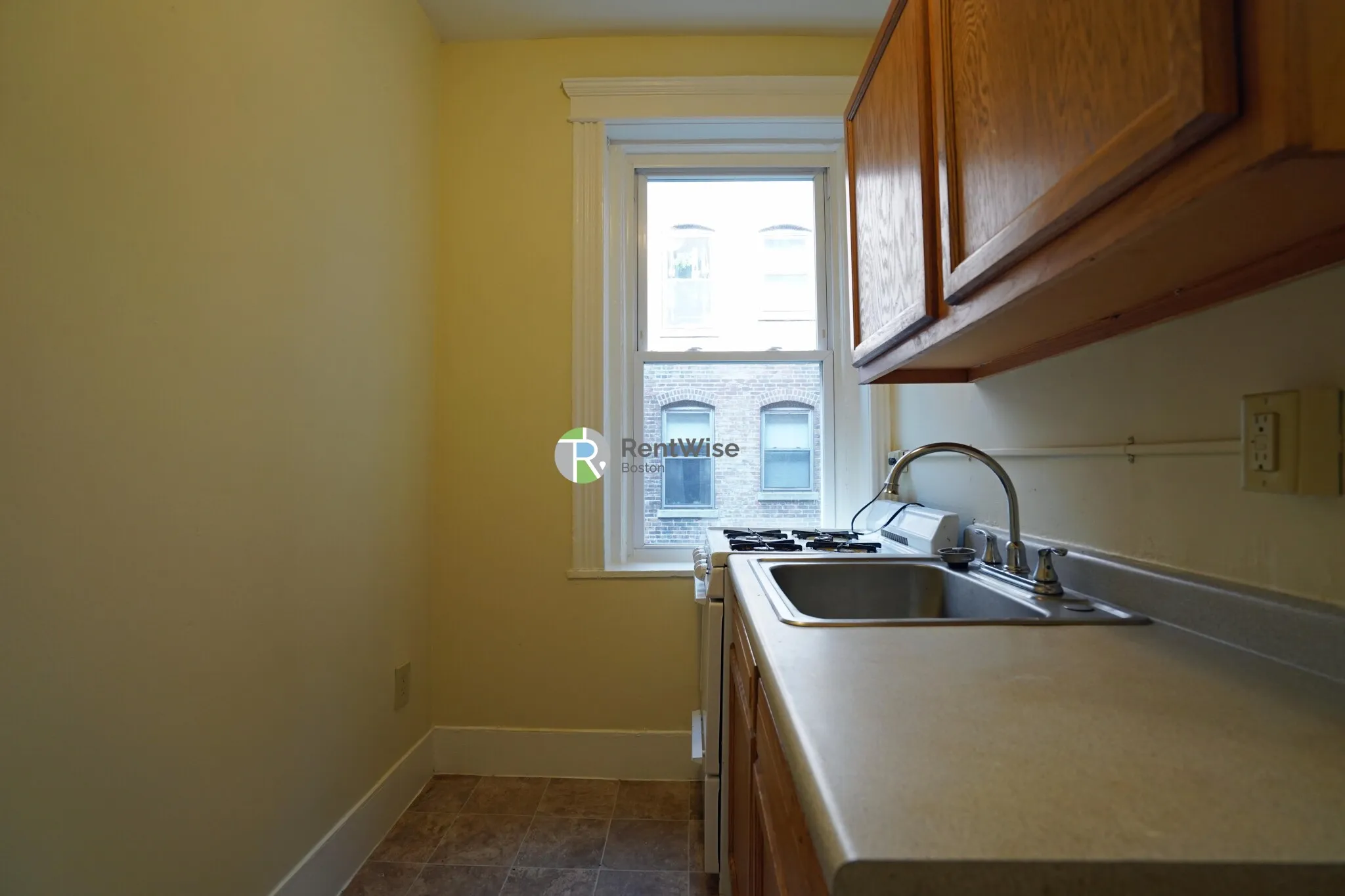 Studio bed, 1 bath apartment for rent at 11 Royce Rd Unit 12, Brighton — photo 6 of 12
