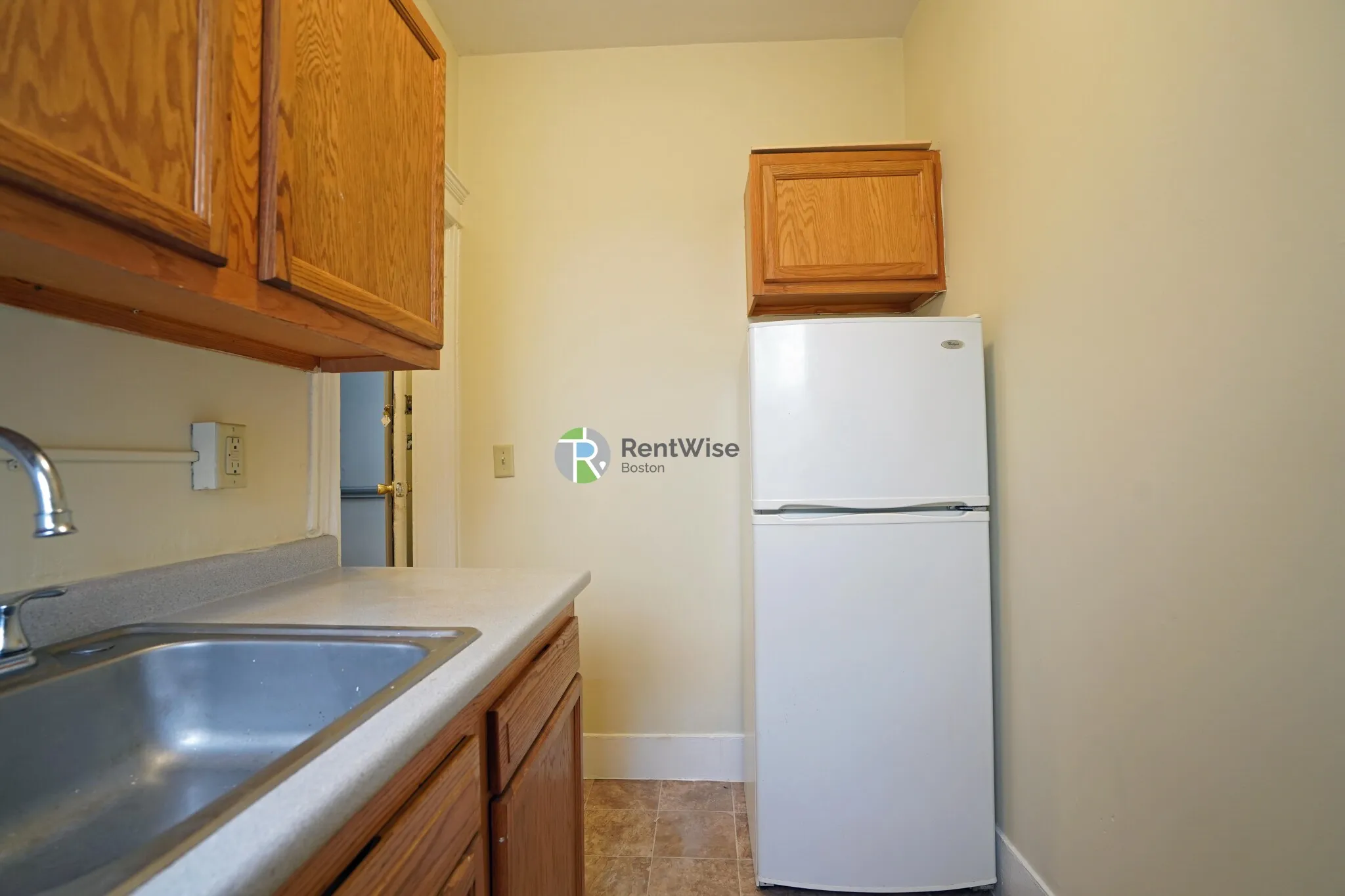 Studio bed, 1 bath apartment for rent at 11 Royce Rd Unit 12, Brighton — photo 5 of 12