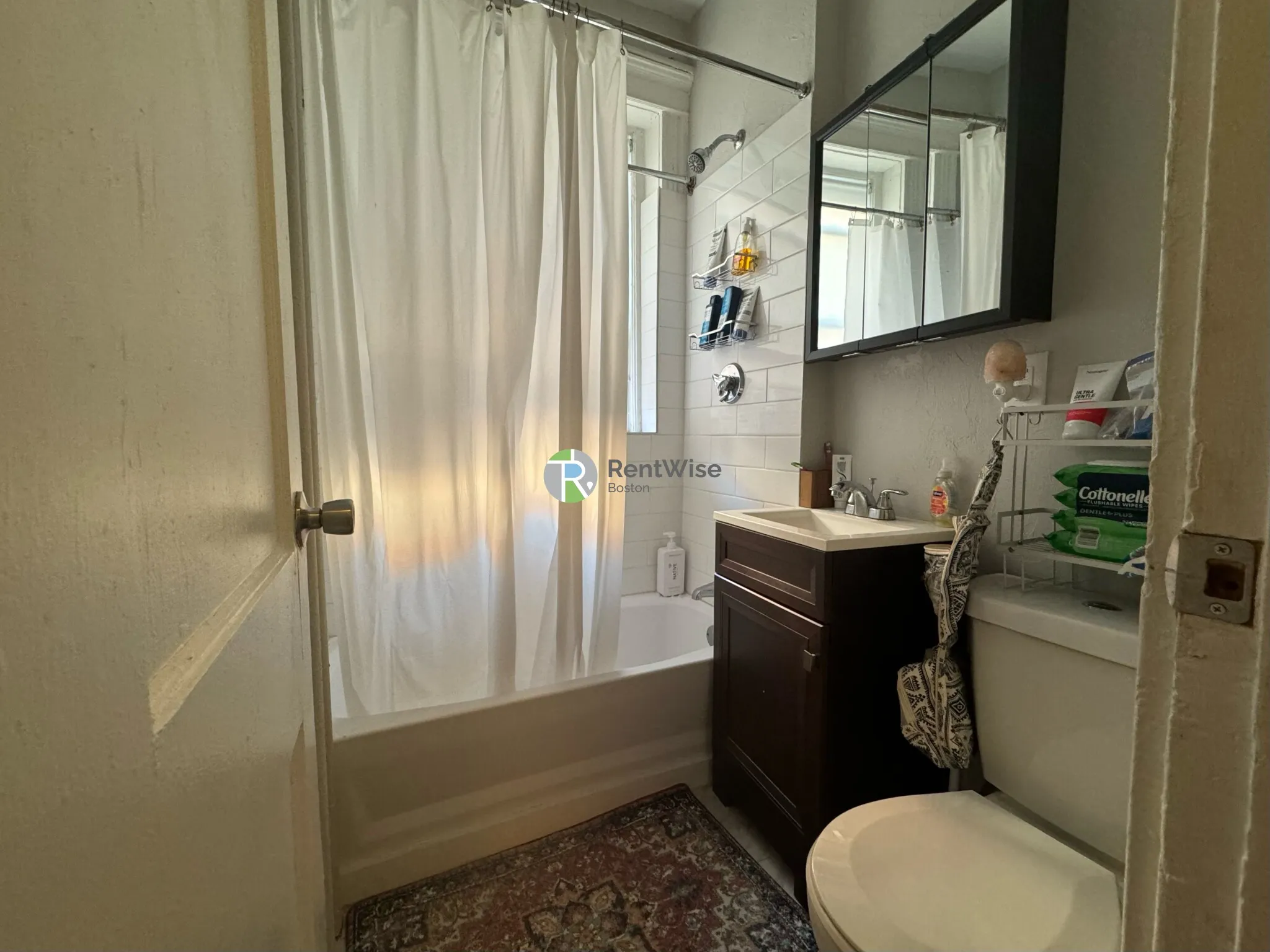 Studio bed, 1 bath apartment for rent at 11 Royce Rd Unit 30, Brighton — photo 4 of 12