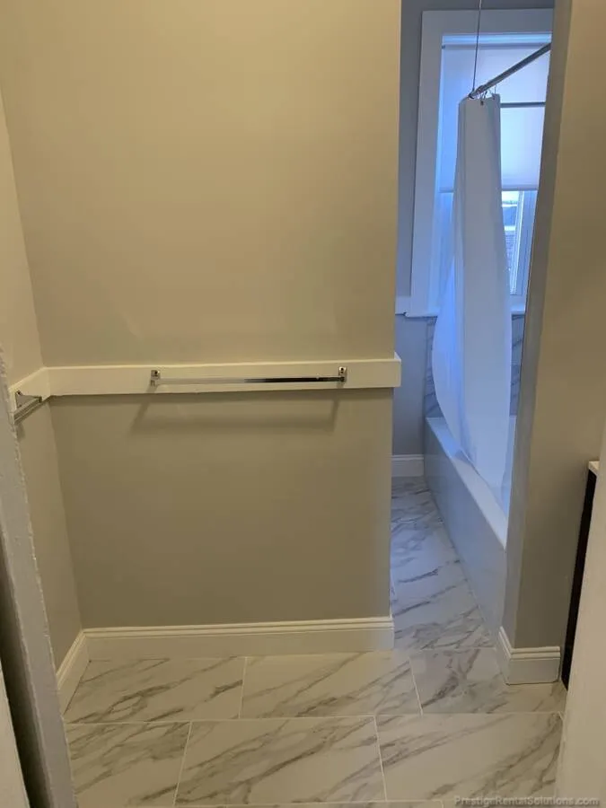 Studio bed, 1 bath apartment for rent at 11 Royce Rd Unit 4, Brighton — photo 3 of 8