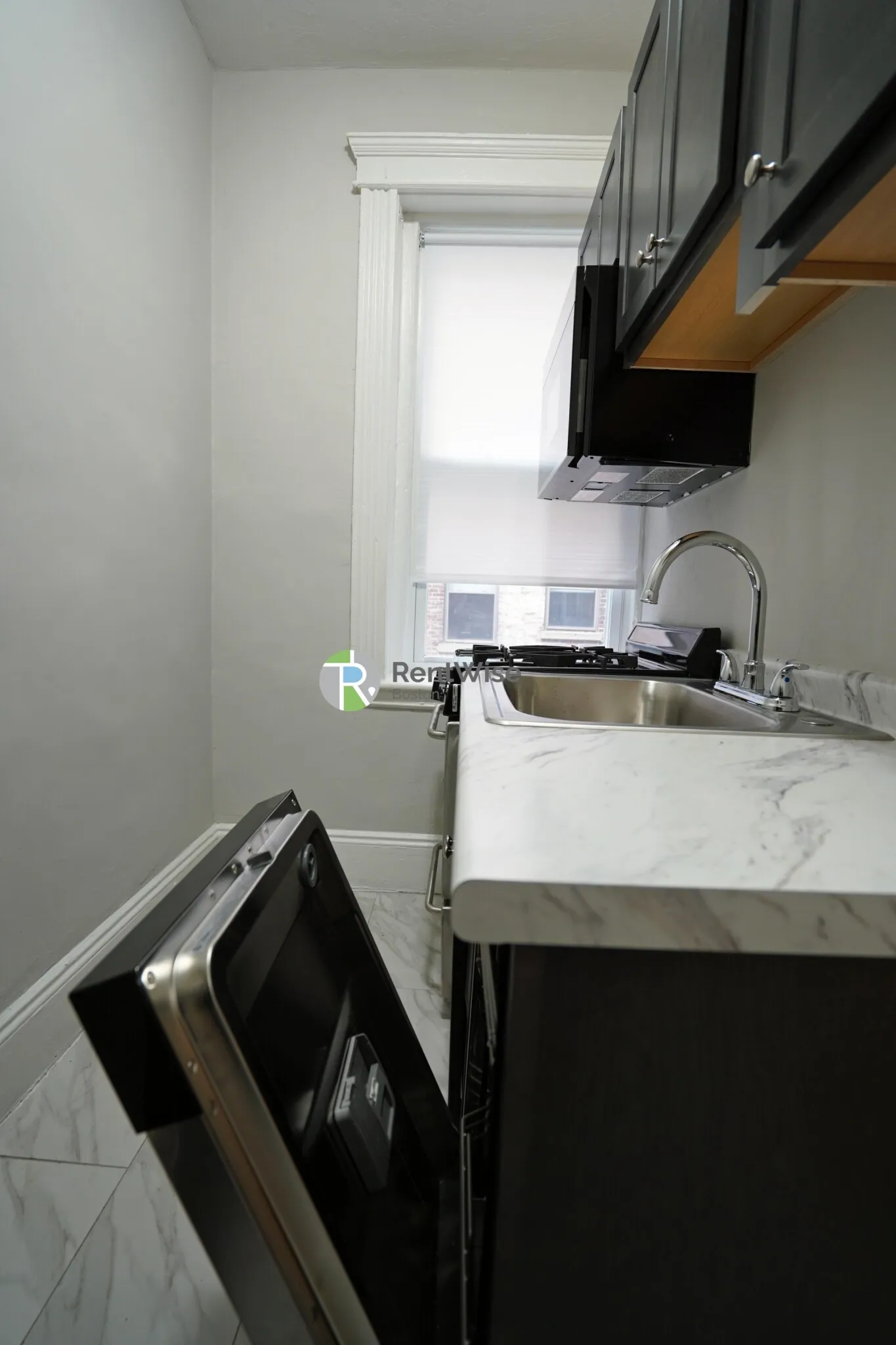 Studio bed, 1 bath apartment for rent at 11 Royce Rd Unit 5, Brighton — photo 8 of 14