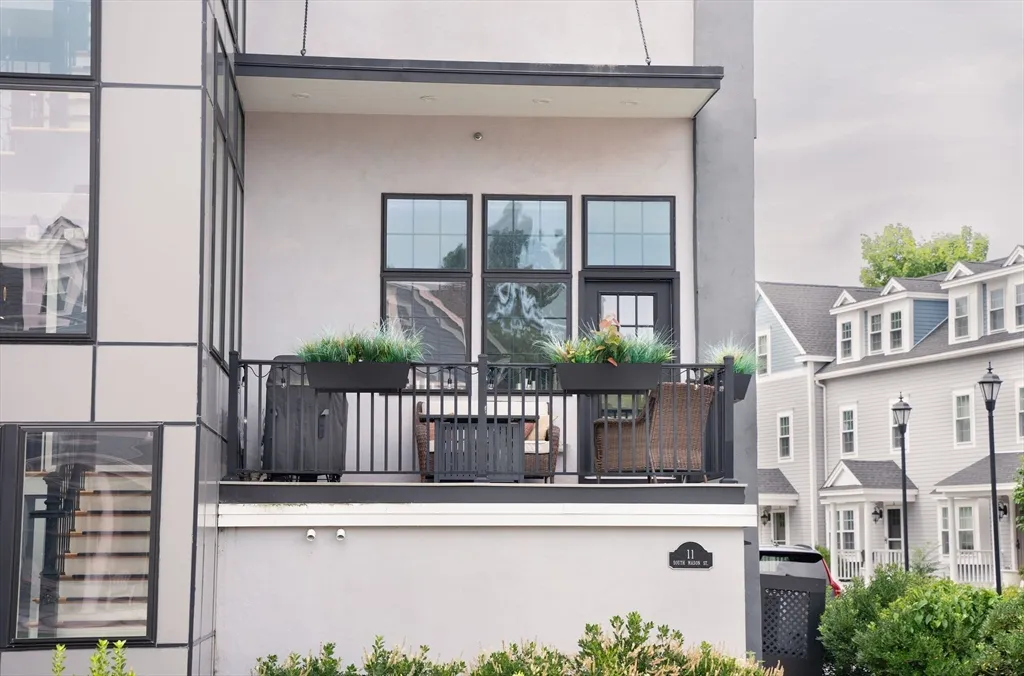 3 bed, 2 bath apartment for rent at 11 S Mason St Unit 2, Salem — photo 22 of 25