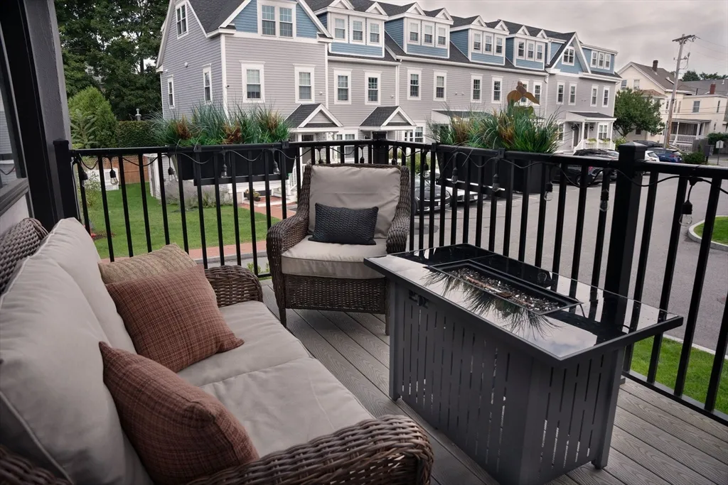 3 bed, 2 bath apartment for rent at 11 S Mason St Unit 2, Salem — photo 11 of 25