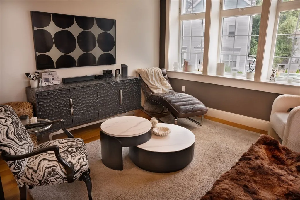 3 bed, 2 bath apartment for rent at 11 S Mason St Unit 2, Salem — photo 6 of 25