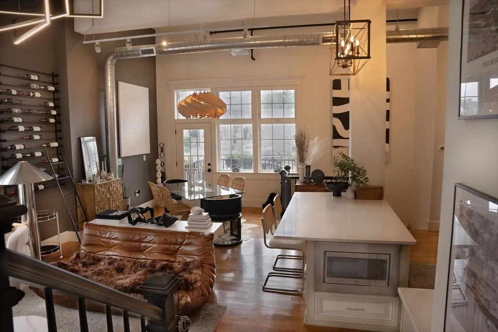 3 bed, 2 bath apartment for rent at 11 S Mason St Unit 2, Salem — photo 5 of 25