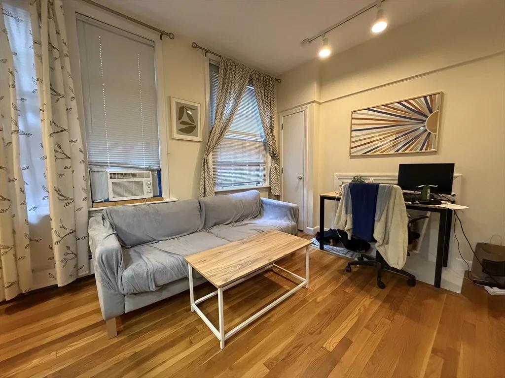 1 bed, 1 bath apartment for rent at 11 S Russell St Unit 3, Beacon Hill