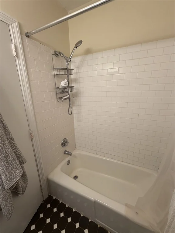 1 bed, 1 bath apartment for rent at 11 S Russell St Unit 3, Beacon Hill — photo 7 of 10