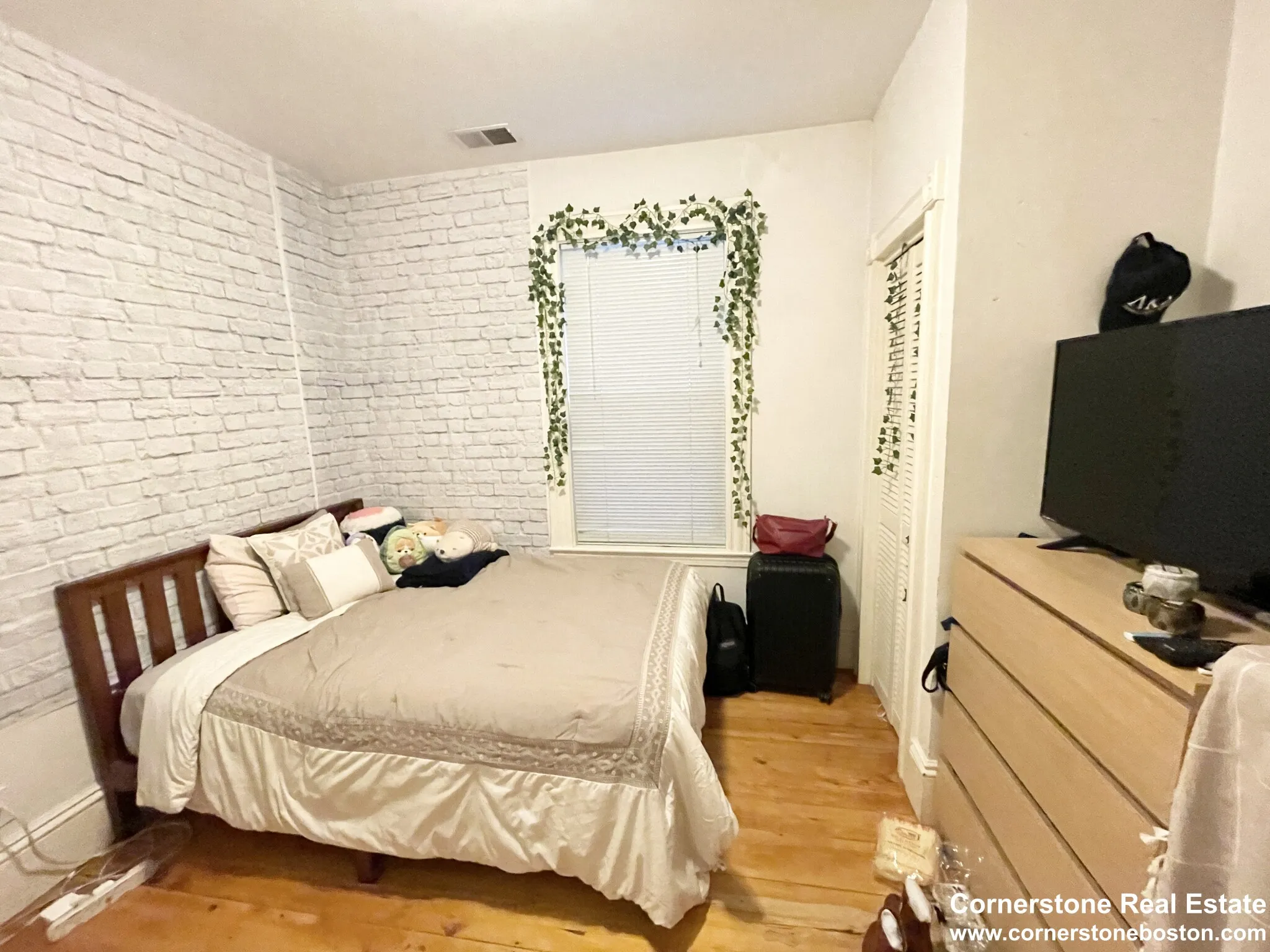 4 bed, 1 bath apartment for rent at 11 Sachem St Unit 2, Mission Hill — photo 4 of 14