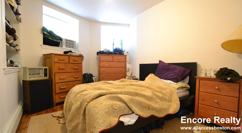 1 bed, 1 bath apartment for rent at 11 Saint Lukes Rd Unit B, Brighton — photo 4 of 6
