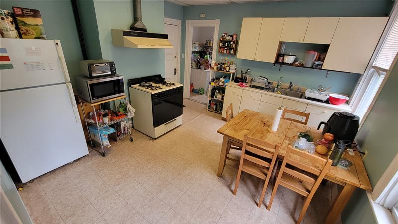 3 bed, 1 bath apartment for rent at 11 St Paul St Unit 1, Mid-Cambridge