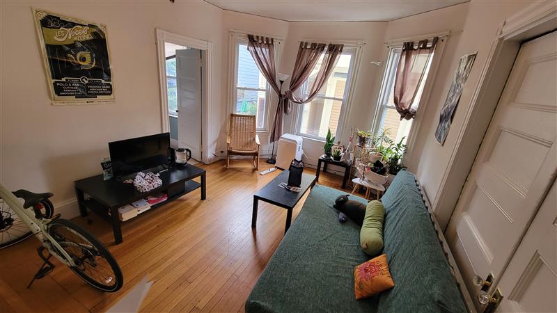 3 bed, 1 bath apartment for rent at 11 St Paul St Unit 1, Mid-Cambridge — photo 2 of 5