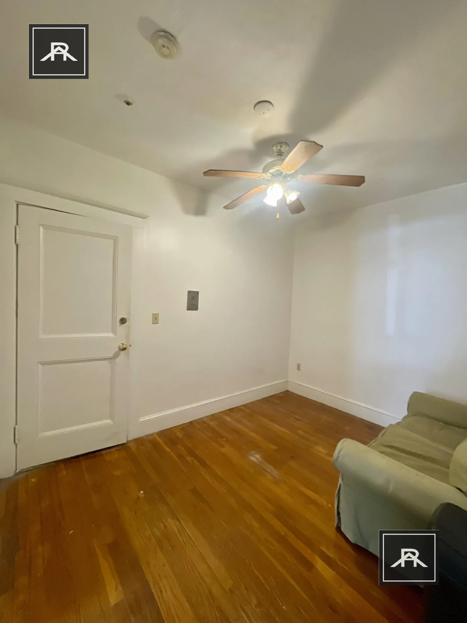 1 split bed, 1 bath apartment for rent at 11 Scottfield Rd Unit 5, Brighton — photo 5 of 6