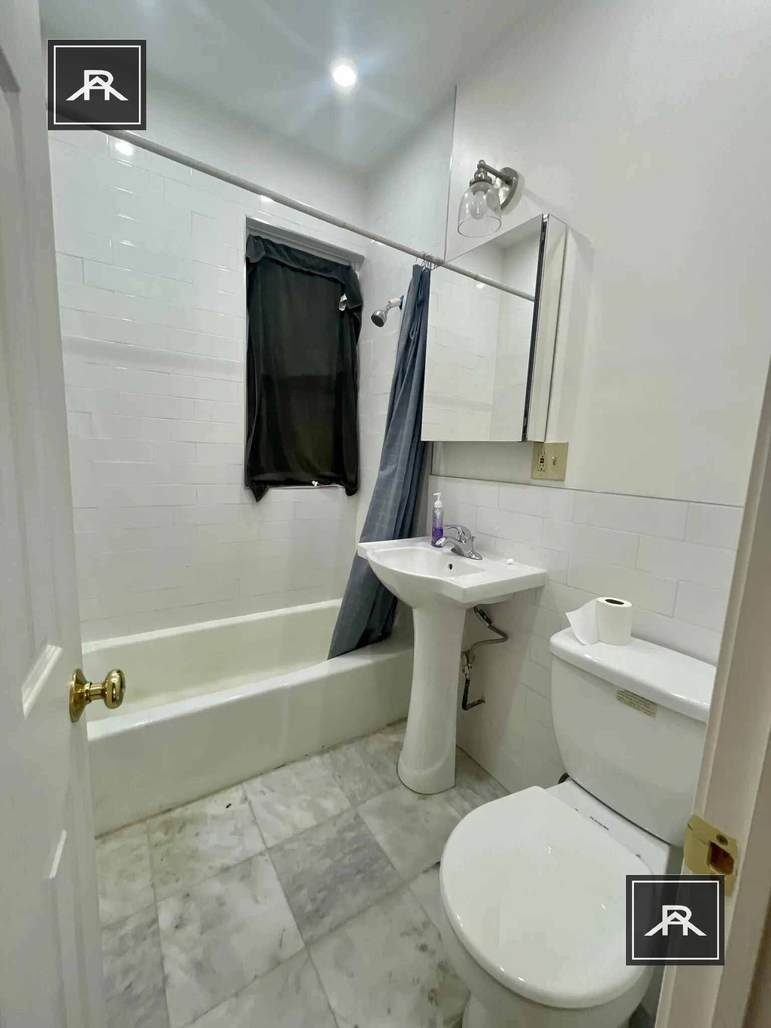 1 split bed, 1 bath apartment for rent at 11 Scottfield Rd Unit 5, Brighton — photo 3 of 6