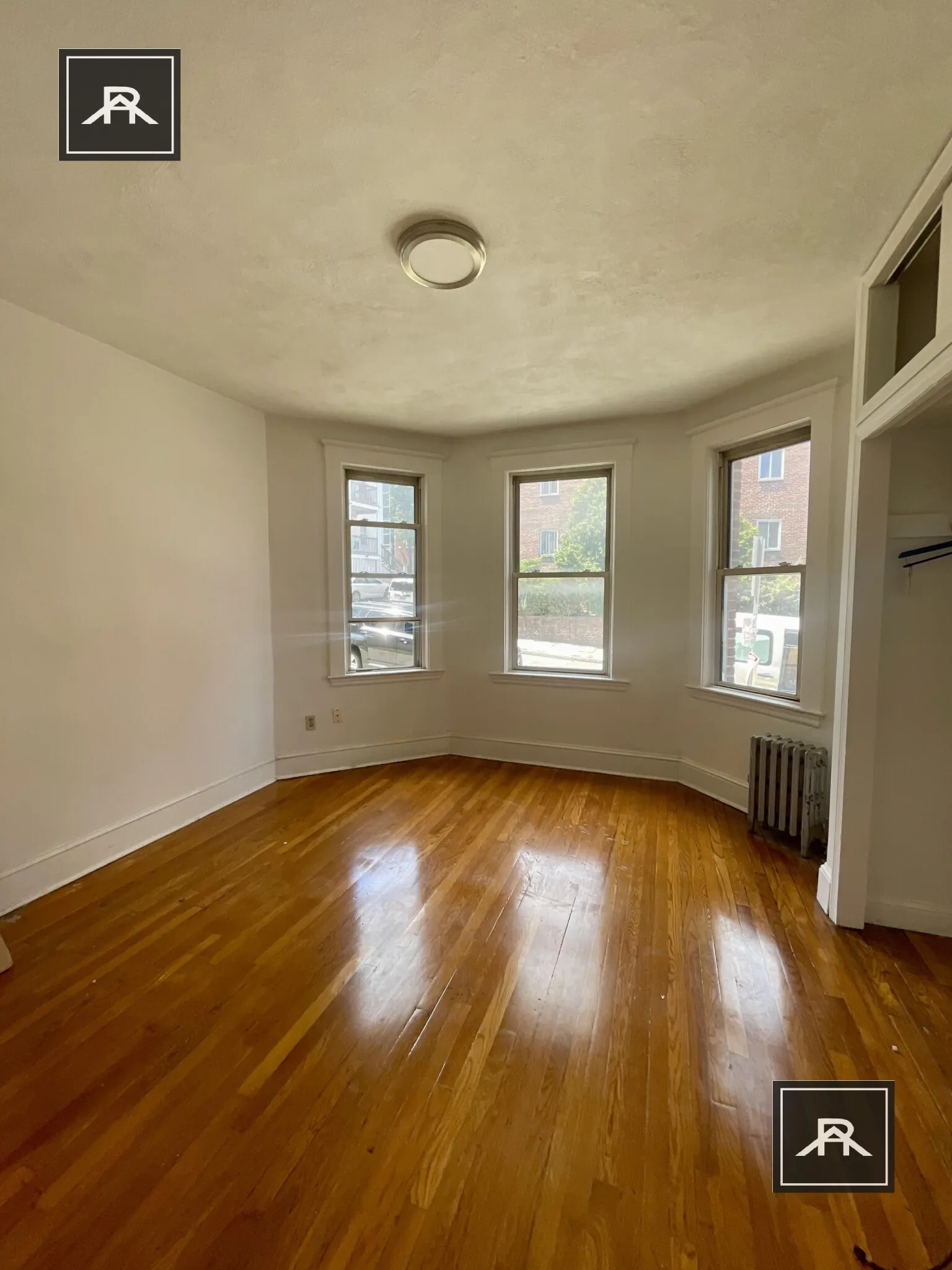 1 split bed, 1 bath apartment for rent at 11 Scottfield Rd Unit 5, Brighton — photo 2 of 6