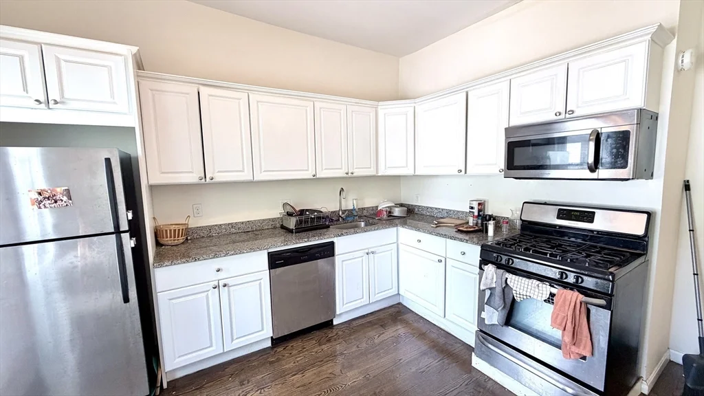 3 bed, 2 bath apartment for rent at 11 Seckel St Unit 1, Wellington-Harrington — photo 3 of 28