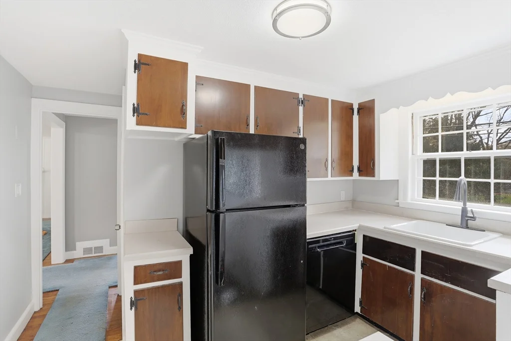 3 bed, 1 bath apartment for rent at 11 Sherman Bridge Rd, Wayland — photo 10 of 38