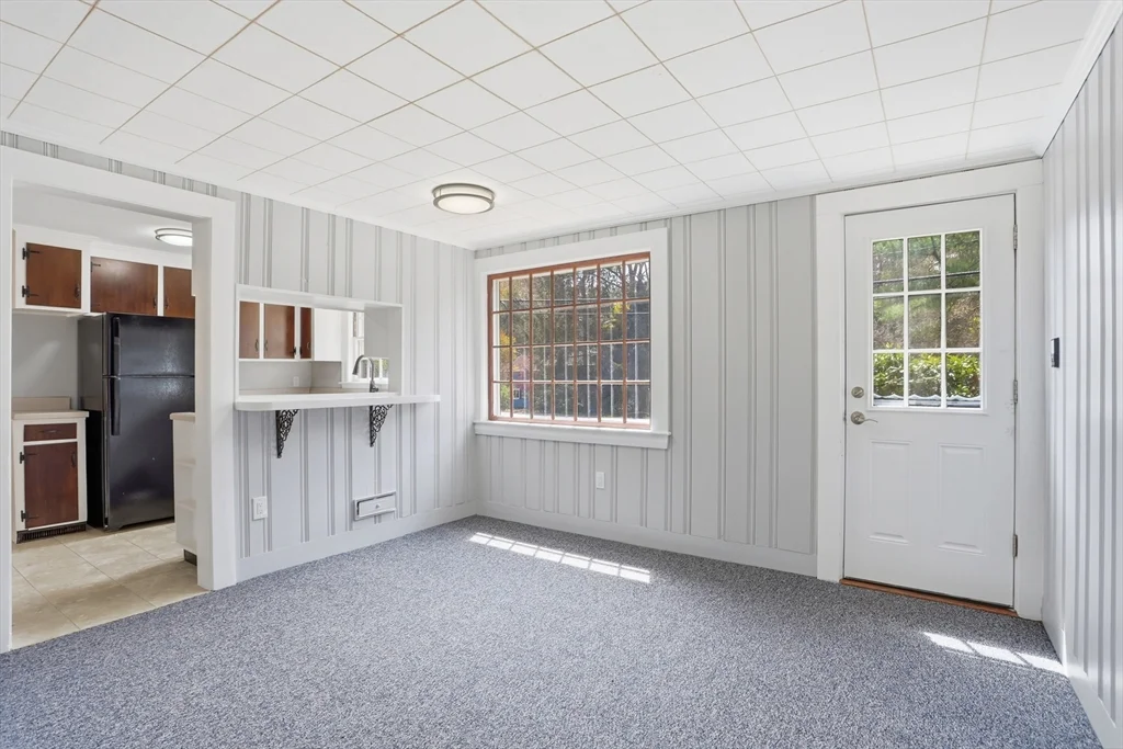 3 bed, 1 bath apartment for rent at 11 Sherman Bridge Rd, Wayland — photo 6 of 38