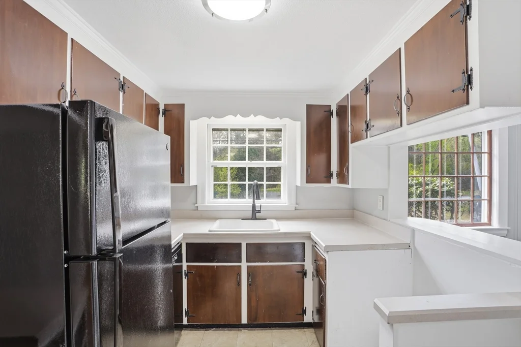 3 bed, 1 bath apartment for rent at 11 Sherman Bridge Rd, Wayland — photo 9 of 38