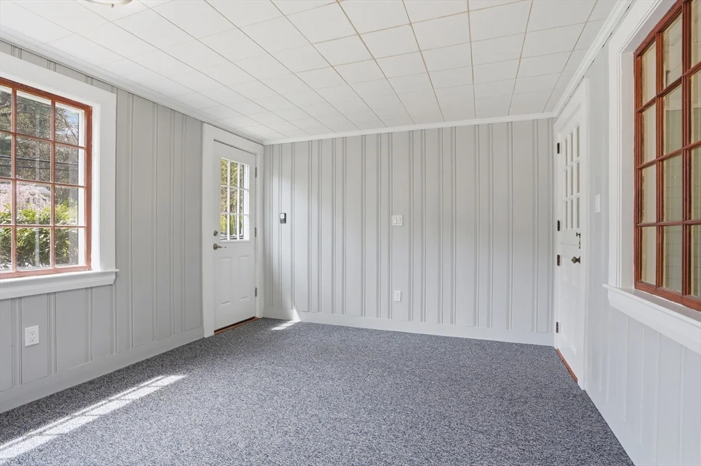 3 bed, 1 bath apartment for rent at 11 Sherman Bridge Rd, Wayland — photo 5 of 38