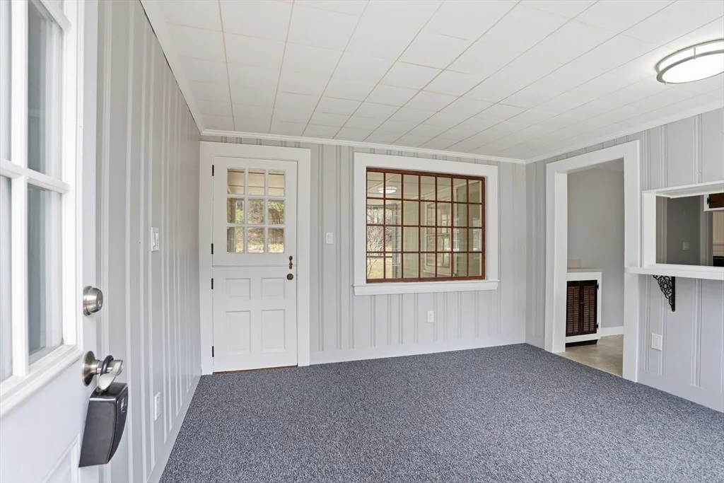 3 bed, 1 bath apartment for rent at 11 Sherman Bridge Rd, Wayland — photo 4 of 38