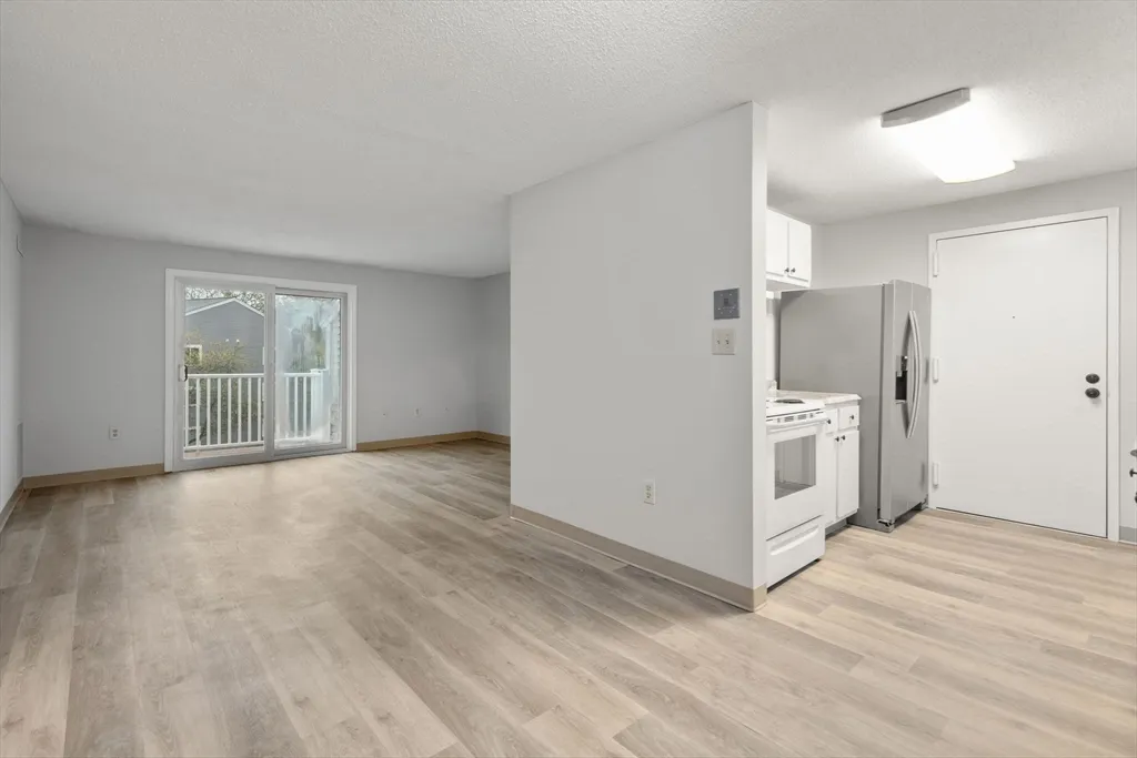 1 bed, 1 bath apartment for rent at 11 Silver Hill Ln Unit 11, Natick — photo 3 of 21