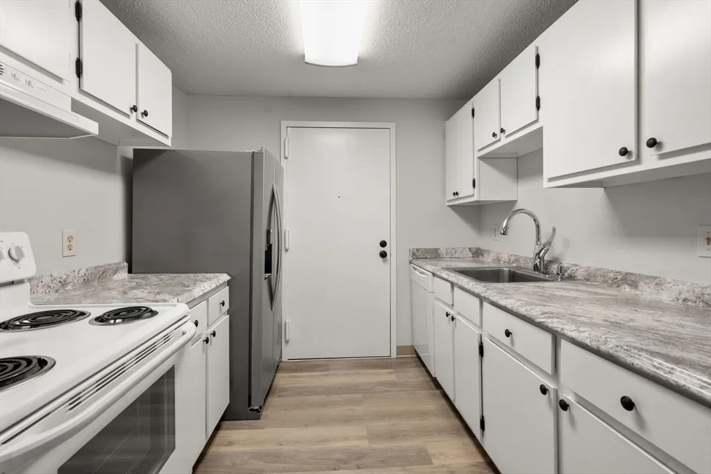 1 bed, 1 bath apartment for rent at 11 Silver Hill Ln Unit 11, Natick — photo 2 of 21