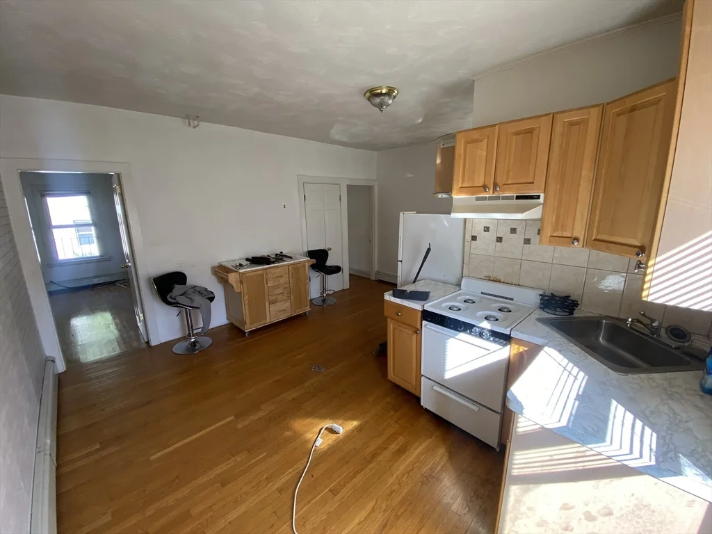 2 bed, 1 bath apartment for rent at 11 Snow St Unit 2R, Brighton — photo 2 of 9