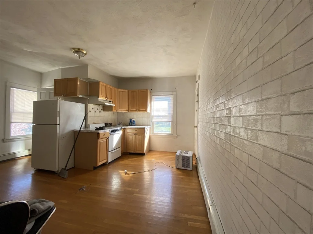 2 bed, 1 bath apartment for rent at 11 Snow St Unit 2R, Brighton