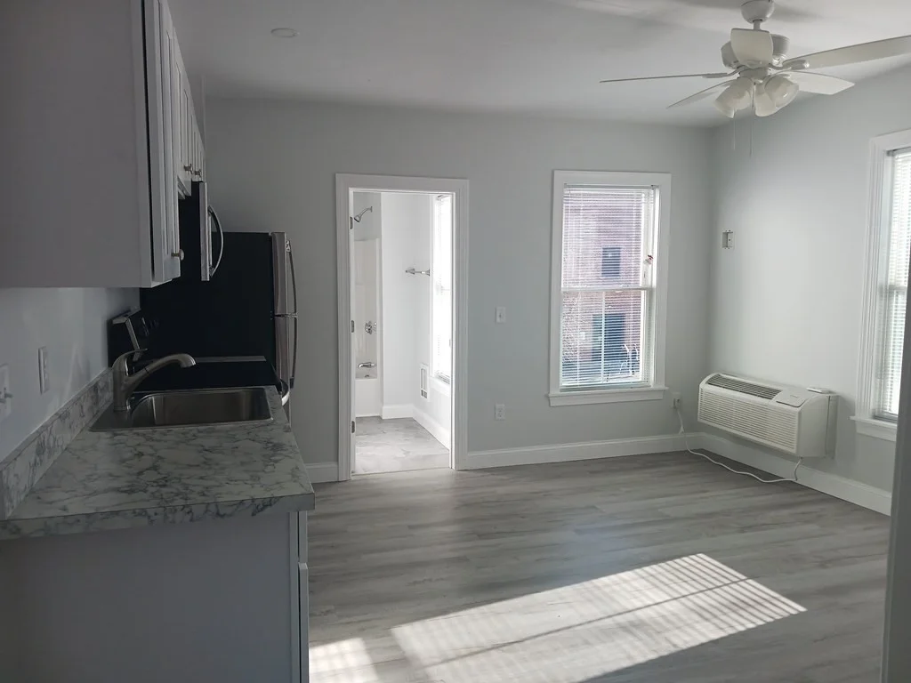 1 bed, 1 bath apartment for rent at 11 South Park Ave Unit 3, Plymouth — photo 3 of 7