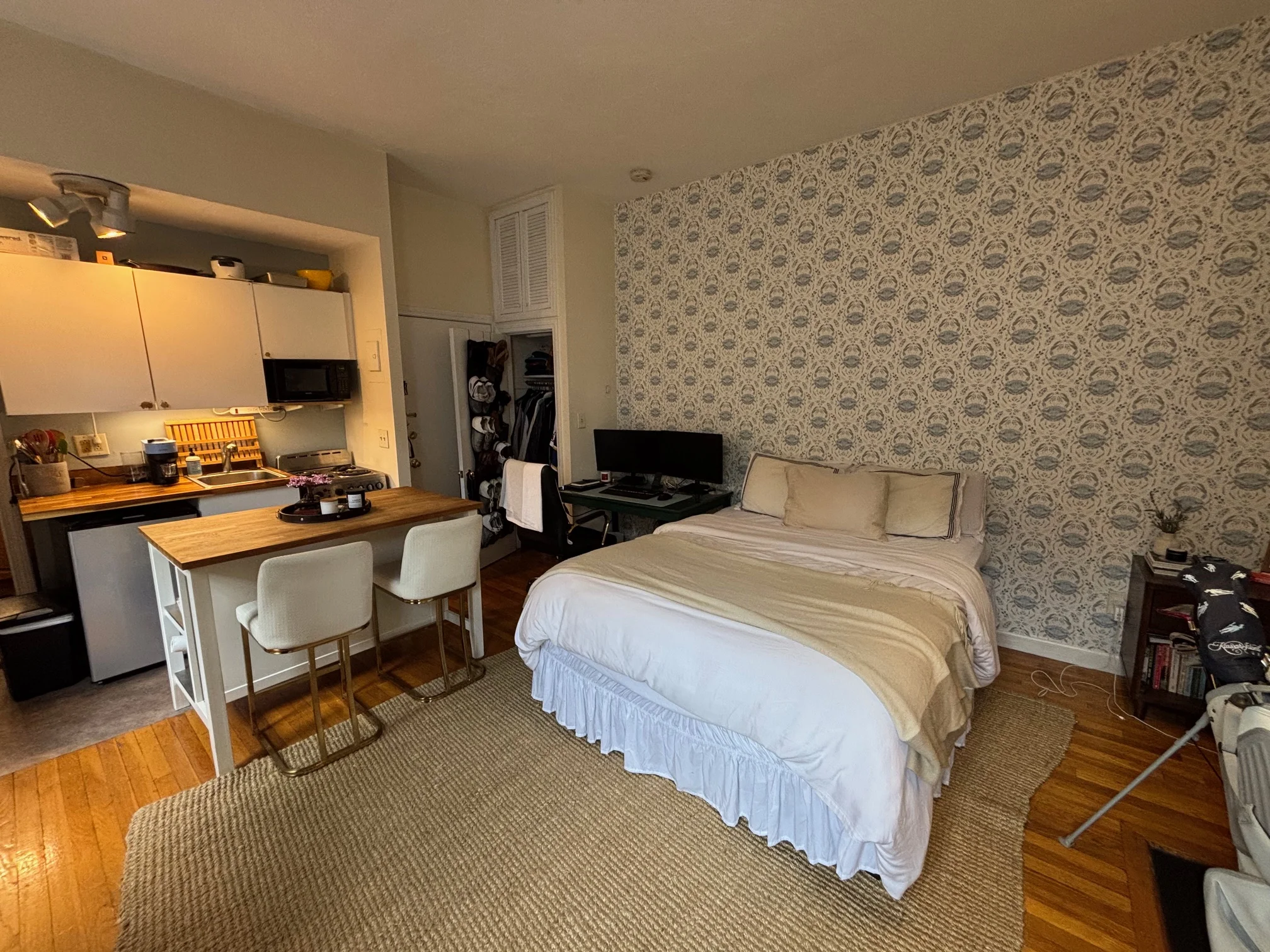 Studio bed, 1 bath apartment for rent at 11 S Russell St Unit 2, Beacon Hill — photo 4 of 6