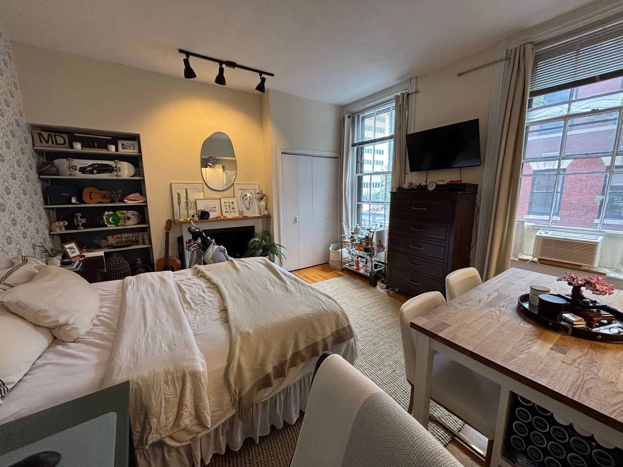 Studio bed, 1 bath apartment for rent at 11 S Russell St Unit 2, Beacon Hill — photo 1 of 6
