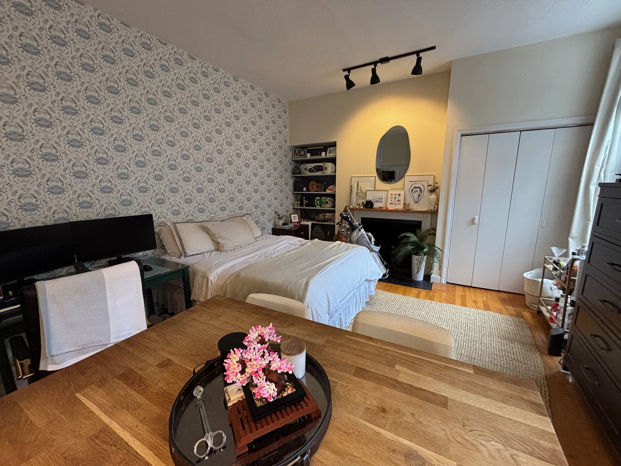 Studio bed, 1 bath apartment for rent at 11 S Russell St Unit 2, Beacon Hill — photo 2 of 6