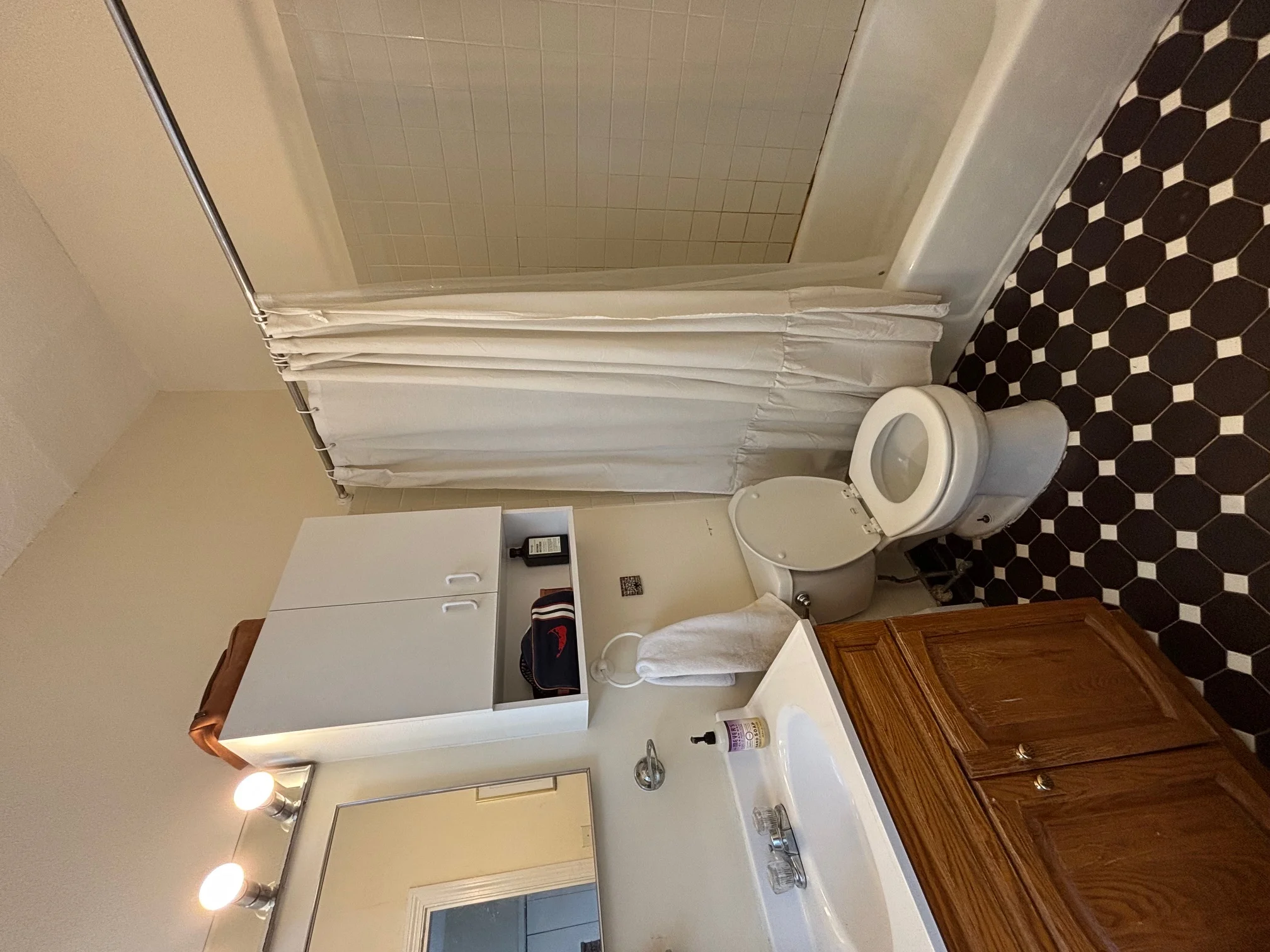 Studio bed, 1 bath apartment for rent at 11 S Russell St Unit 2, Beacon Hill — photo 5 of 6