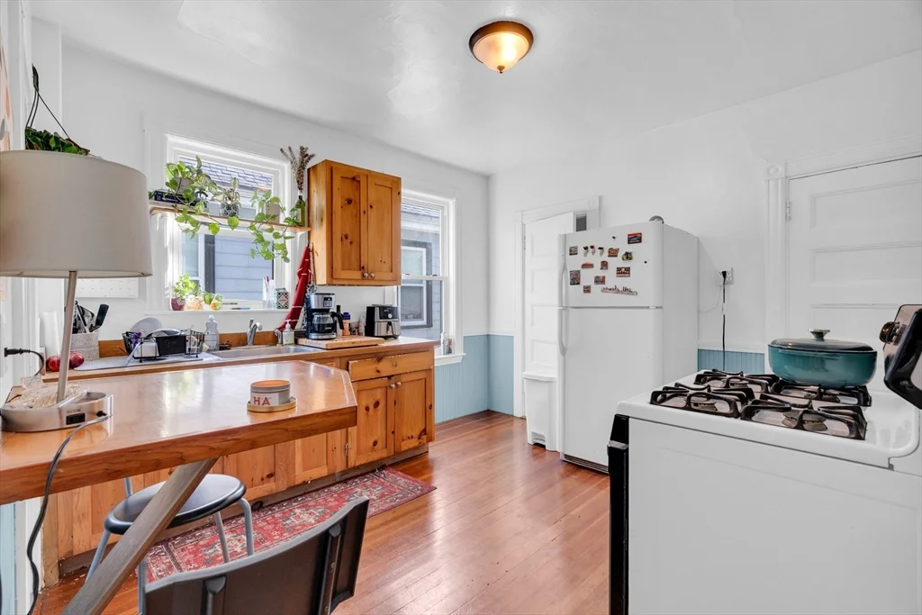 3 bed, 1 bath apartment for rent at 11 Spalding St Unit U-3, Jamaica Plain — photo 3 of 14