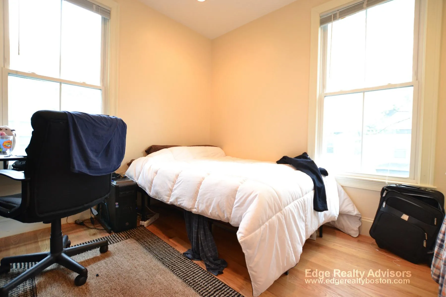 3 bed, 2 bath apartment for rent at 11 Sparhawk St Unit 3, Oak Square — photo 7 of 11