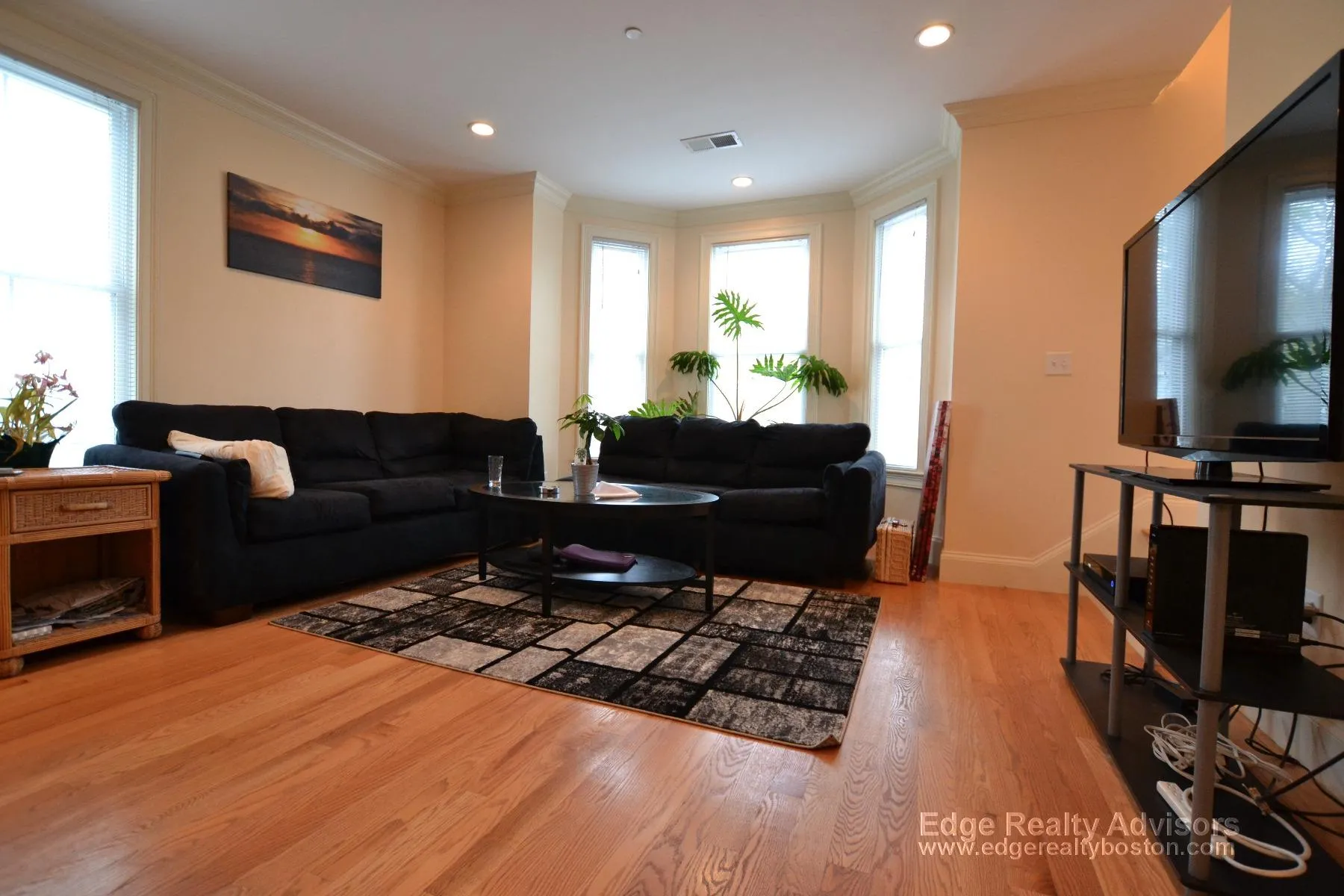 3 bed, 2 bath apartment for rent at 11 Sparhawk St Unit 3, Oak Square — photo 6 of 11
