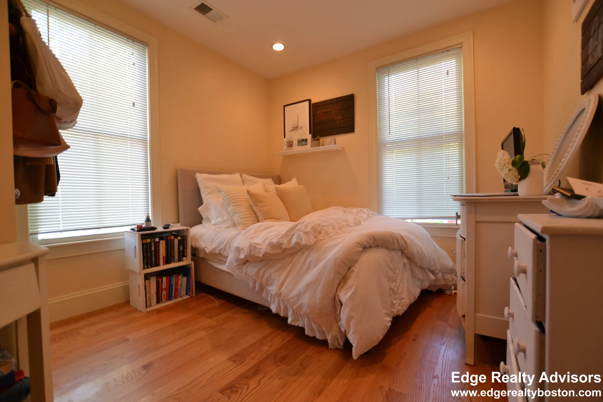 4 bed, 2 bath apartment for rent at 11 Sparhawk St Unit 4, Oak Square — photo 4 of 12