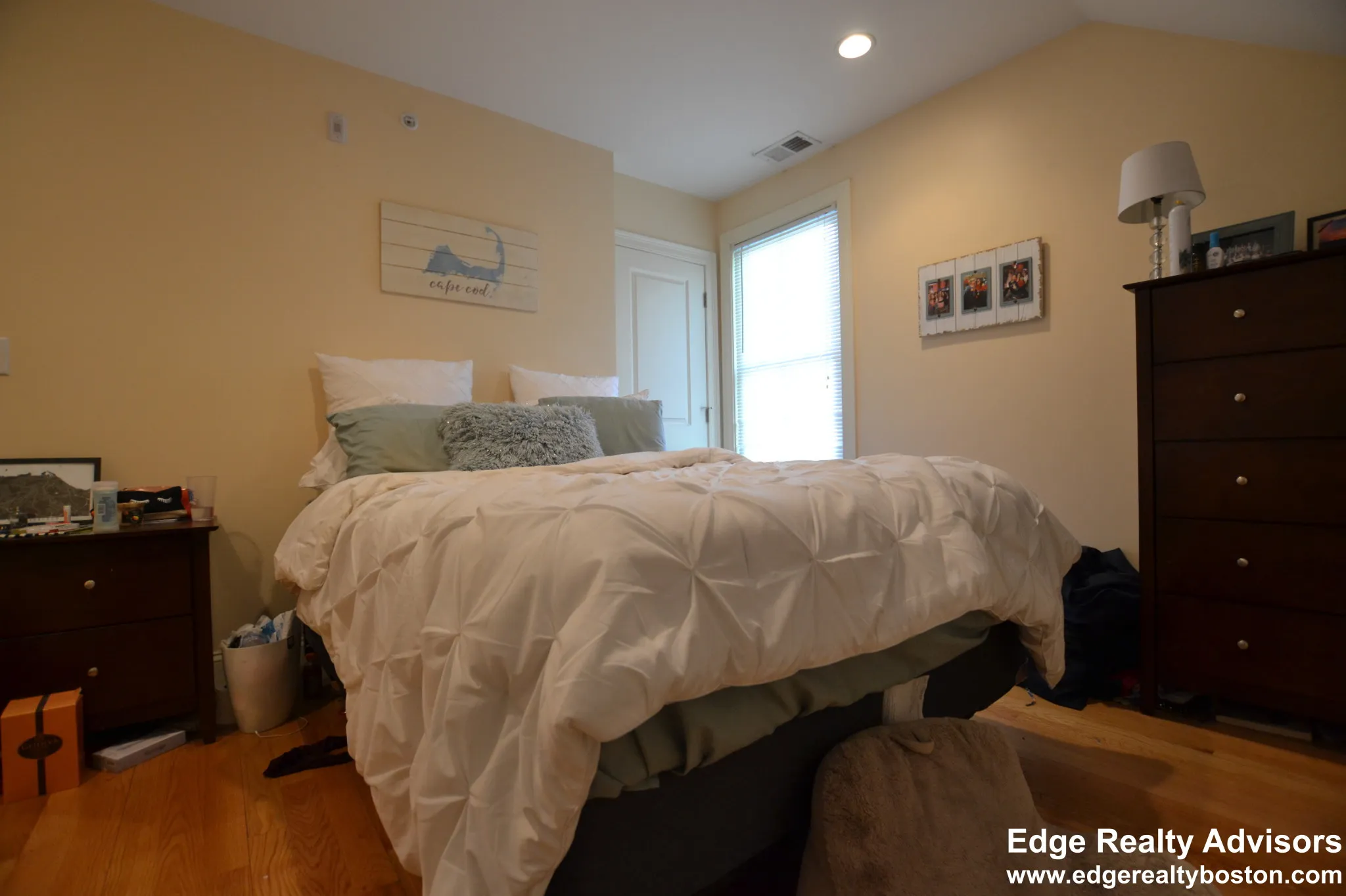 4 bed, 2 bath apartment for rent at 11 Sparhawk St Unit 4, Oak Square — photo 9 of 12