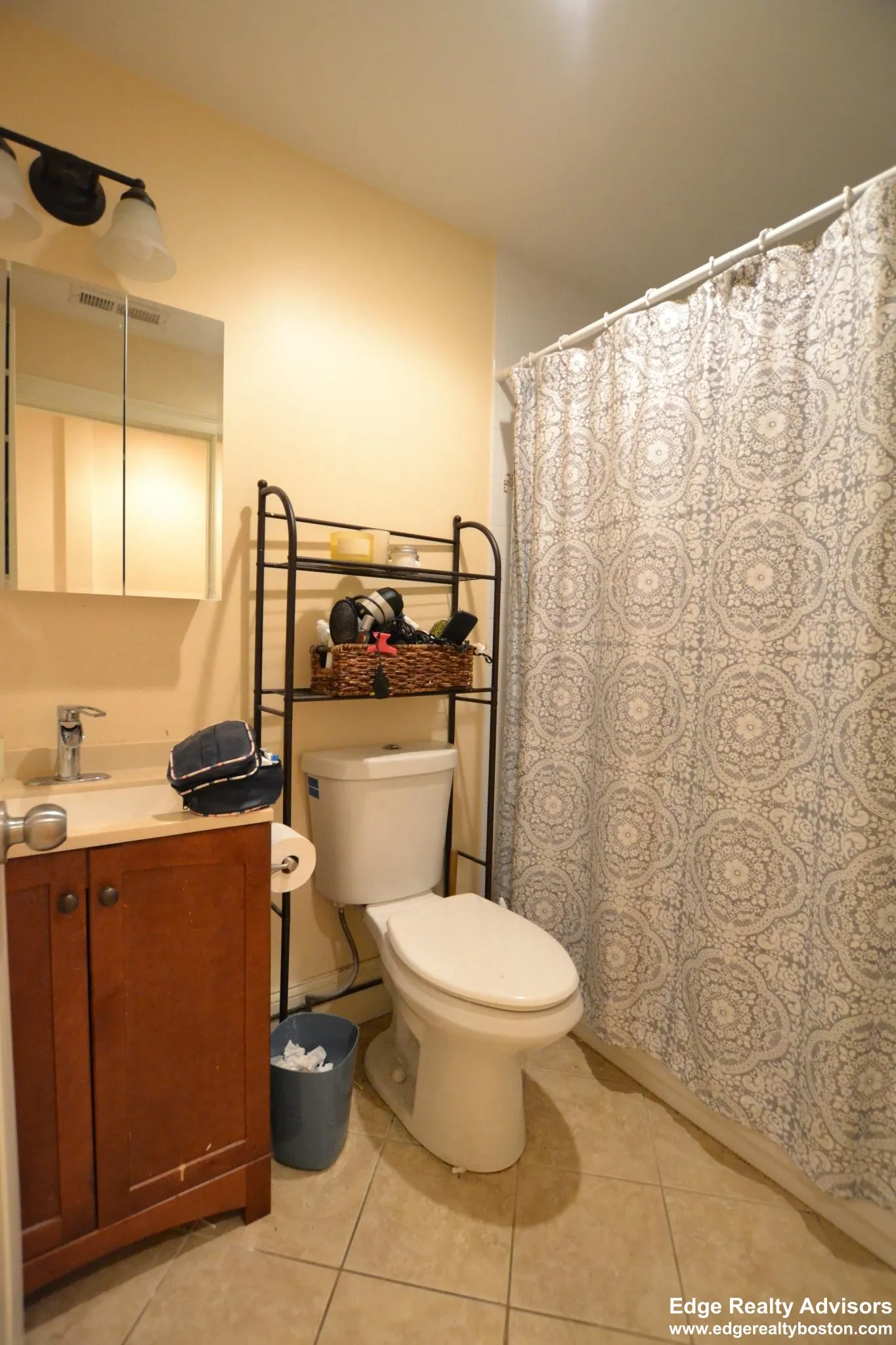 4 bed, 2 bath apartment for rent at 11 Sparhawk St Unit 4, Oak Square — photo 12 of 12