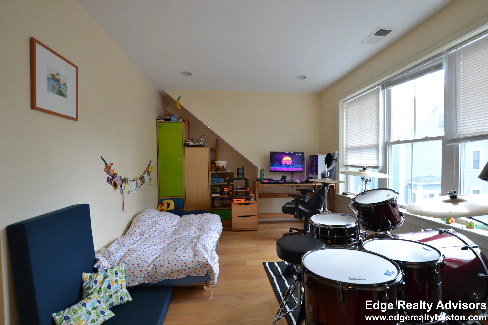 4 bed, 3.5 bath apartment for rent at 11 Sparhawk St Unit R, Oak Square — photo 10 of 12