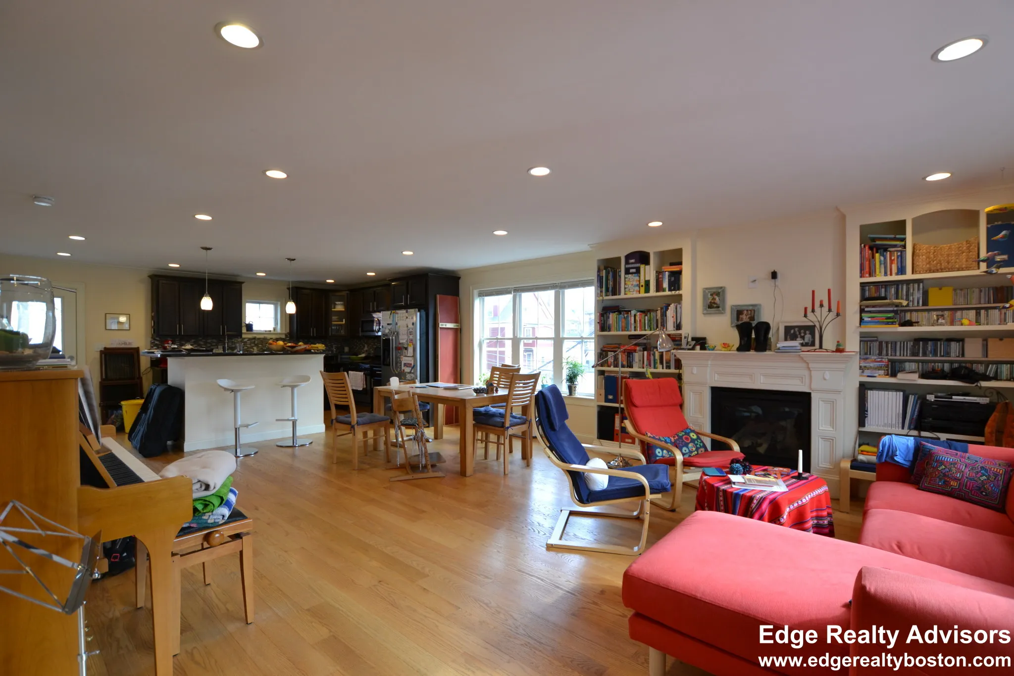4 bed, 3.5 bath apartment for rent at 11 Sparhawk St Unit R, Oak Square — photo 3 of 12