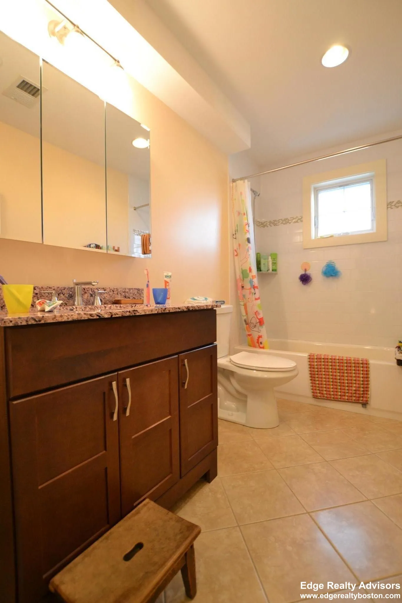 4 bed, 3.5 bath apartment for rent at 11 Sparhawk St Unit R, Oak Square — photo 11 of 12